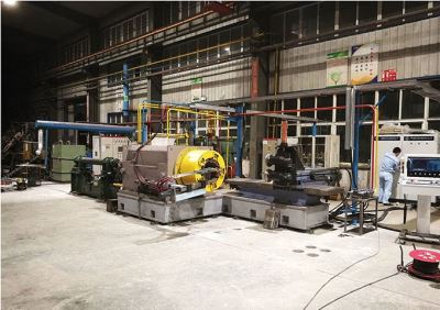 Gas cylinder closing equipment